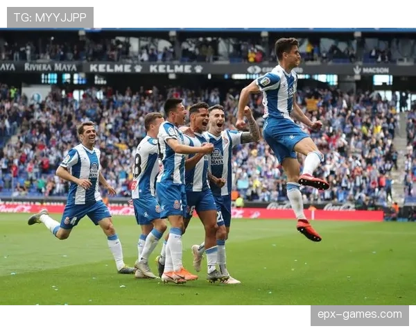 足球自由人战术角色在现代比赛中的演变与应用